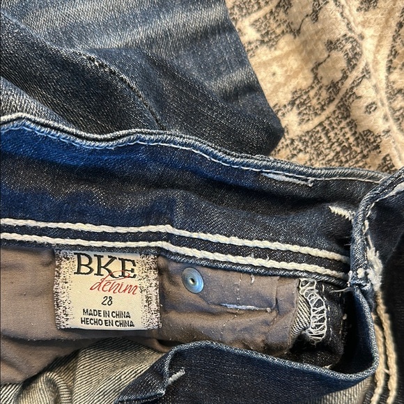 Buckle BKE Culture Medium Wash Capri Cuffed Denim - Picture 3 of 4
